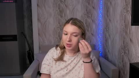 milinafox online show from April 19, 5:30 am