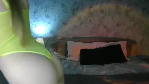 milissasii online show from April 1, 9:21 am