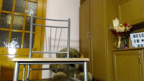 Snapshot of milk_and_hon3y chatting on December 10, 6:11 am Im to see you here Pvts are open I love patterns soo much online show from December 10, 6:11 am