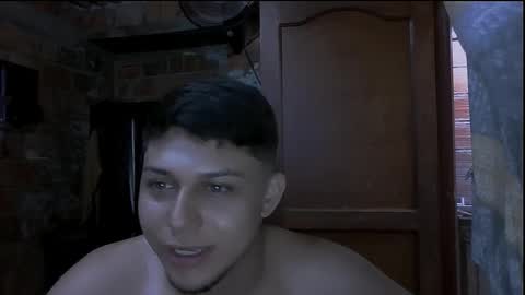 milk_boy25 online show from October 23, 9:48 pm