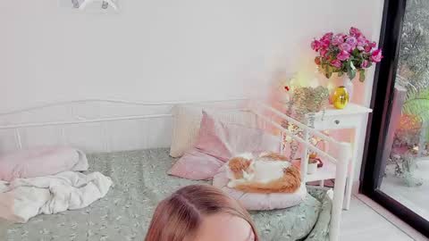 milky_0 online show from April 18, 7:58 pm