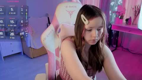 milky_basement online show from October 1, 8:02 am