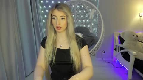 Vivian online show from September 27, 3:10 pm