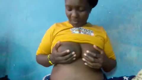 Snapshot of milkyebony254 chatting on September 16, 9:55 am milkyebony254 online show from September 16, 9:55 am