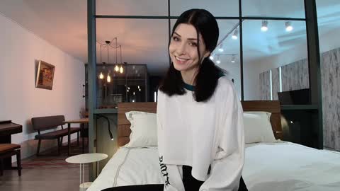 milla bella online show from March 27, 8:43 pm