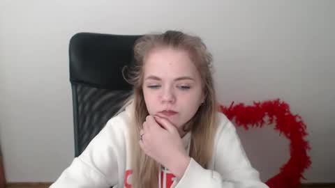 millaloveli online show from February 14, 8:39 am