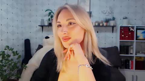 MillaXQueen online show from March 20, 2:33 pm