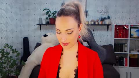 MillaXQueen online show from March 19, 2:33 pm