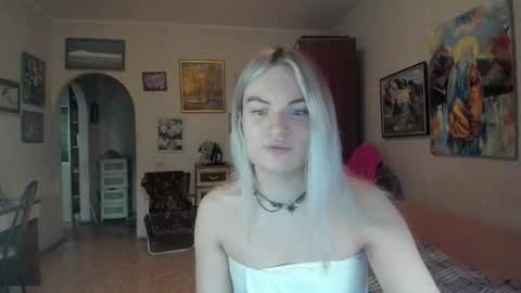 mili-kira online show from August 3, 4:35 pm