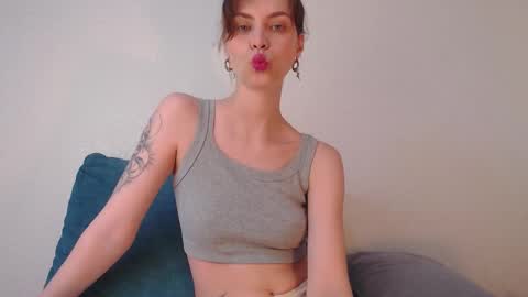 Snapshot of milly_ross23 chatting on September 16, 9:23 am Milly online show from September 16, 9:23 am