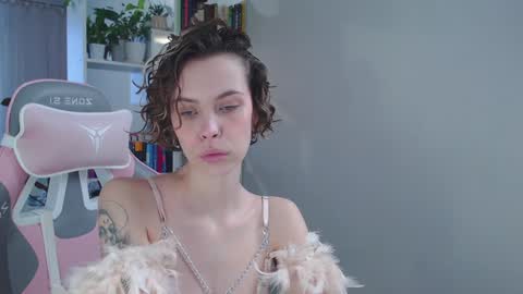 Snapshot of milly_ross23 chatting on January 10, 7:25 am Milly online show from January 10, 7:25 am