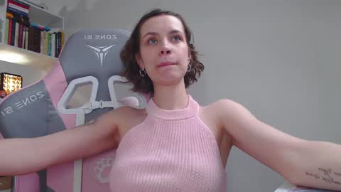 Snapshot of milly_ross23 chatting on February 2, 11:18 am Milly online show from February 2, 11:18 am