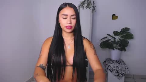 Mily Ortiz online show from April 23, 3:57 pm