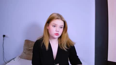 hi Im Mina  online show from December 17, 1:34 am