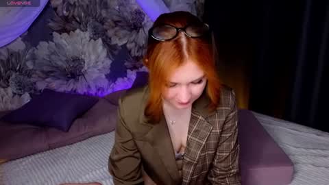 hi Im Mina  online show from July 7, 8:35 pm