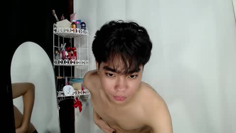 mingkla_man online show from March 19, 6:57 pm