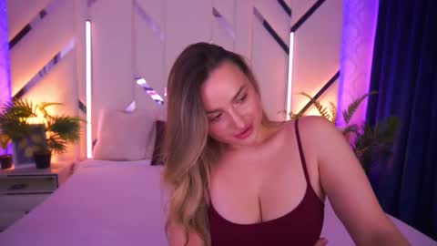 minifox_ online show from November 29, 8:11 am