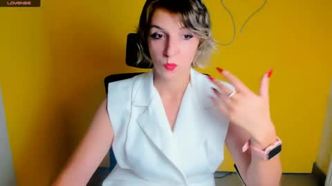 Mishelle online show from August 4, 11:28 am