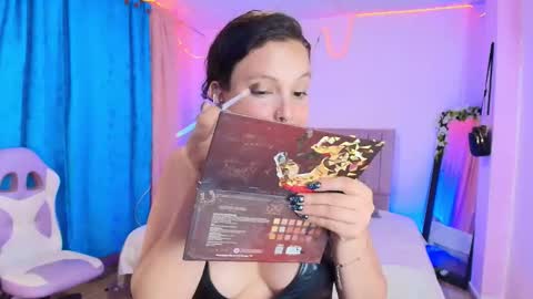 misofialeal online show from February 5, 6:22 pm