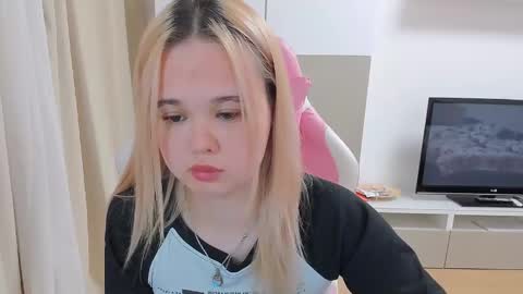 miss__selena online show from February 18, 8:25 pm