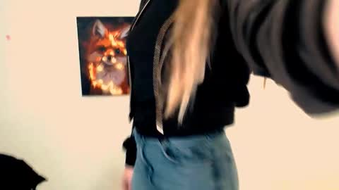 Angelina online show from November 18, 9:45 am