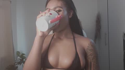 miss_benz online show from November 11, 1:46 pm