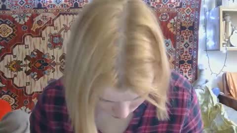 Elis online show from April 2, 10:55 am