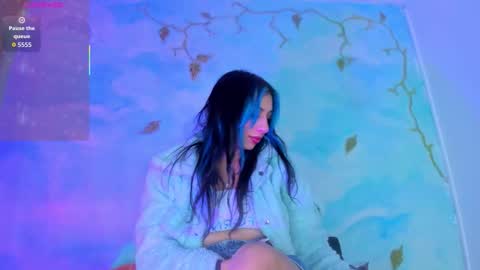 miss_evans_ online show from October 12, 9:13 am