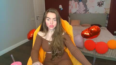 miss_kiten online show from May 31, 4:44 am