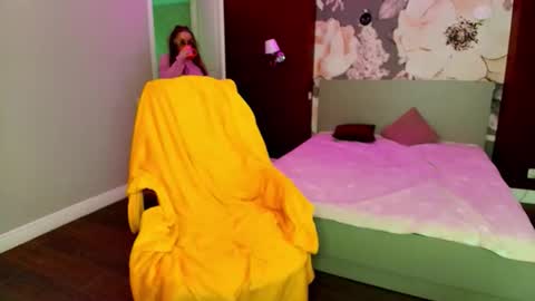 miss_kiten online show from April 17, 1:30 am