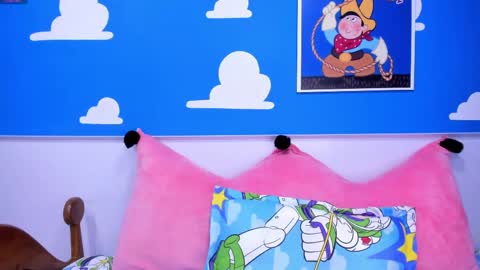 miss_lucyla online show from April 17, 11:01 am