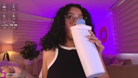 Amy Olivera online show from May 28, 12:58 pm