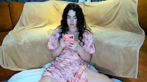 Zoee     online show from May 11, 4:04 pm