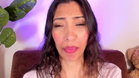 Miss Veronica online show from March 31, 2:06 pm