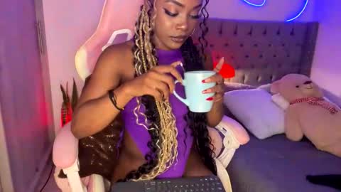 Snapshot of miss_west chatting on December 14, 7:51 am Tay Tay Independent Model   online show from December 14, 7:51 am