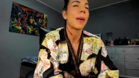 Alesyamuscledoll online show from November 1, 7:35 pm