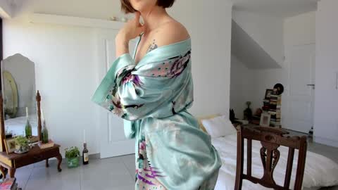 Alexandra Thorn online show from September 25, 9:49 am