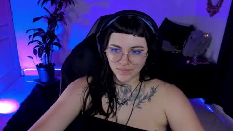 Snapshot of misscharlottte_18 chatting on January 17, 10:22 am Missy Charlottte.  Hey remember to give me a thumbs up ty online show from January 17, 10:22 am