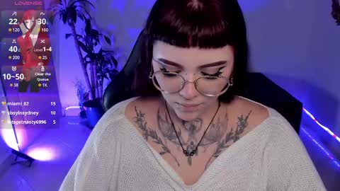 Snapshot of misscharlottte_18 chatting on February 12, 10:03 am Missy Charlottte.  Hey remember to give me a thumbs up ty online show from February 12, 10:03 am