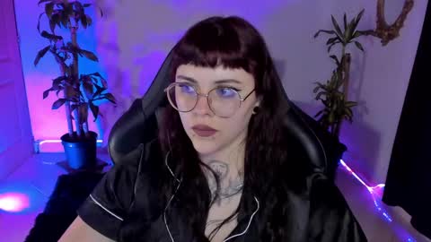 Snapshot of misscharlottte_18 chatting on March 5, 7:38 am Missy Charlottte.  Hey remember to give me a thumbs up ty online show from March 5, 7:38 am