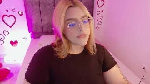 missevans_ online show from February 16, 6:50 pm