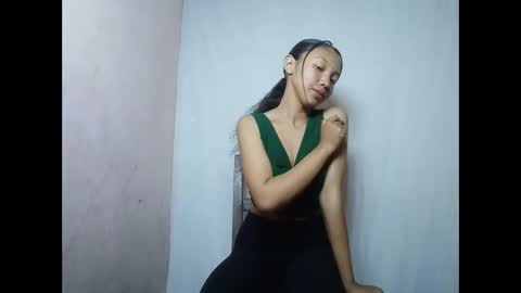 MadagascarQueen online show from April 8, 8:50 am