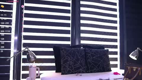 misskiarra online show from May 22, 6:53 am