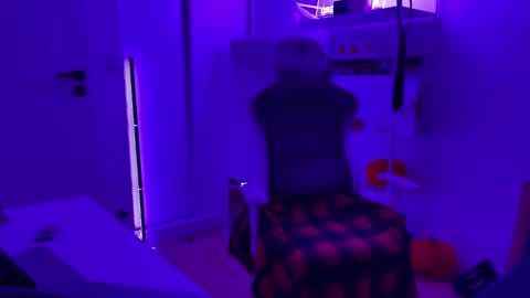 misslalii online show from November 11, 7:38 pm