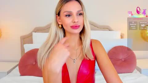 Snapshot of misslou_ chatting on October 23, 5:42 am Lou online show from October 23, 5:42 am