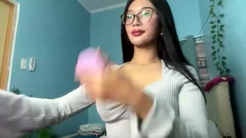 missminervaa online show from October 4, 4:27 pm