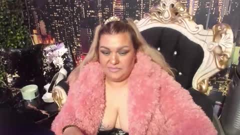 QueenT online show from November 4, 11:17 pm