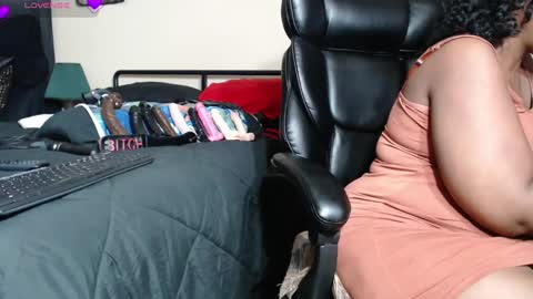 MissTajaa online show from November 10, 8:00 pm