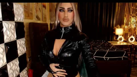 misstrishontop online show from April 9, 9:04 am