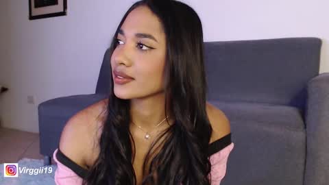 missvirggii online show from February 11, 6:55 pm